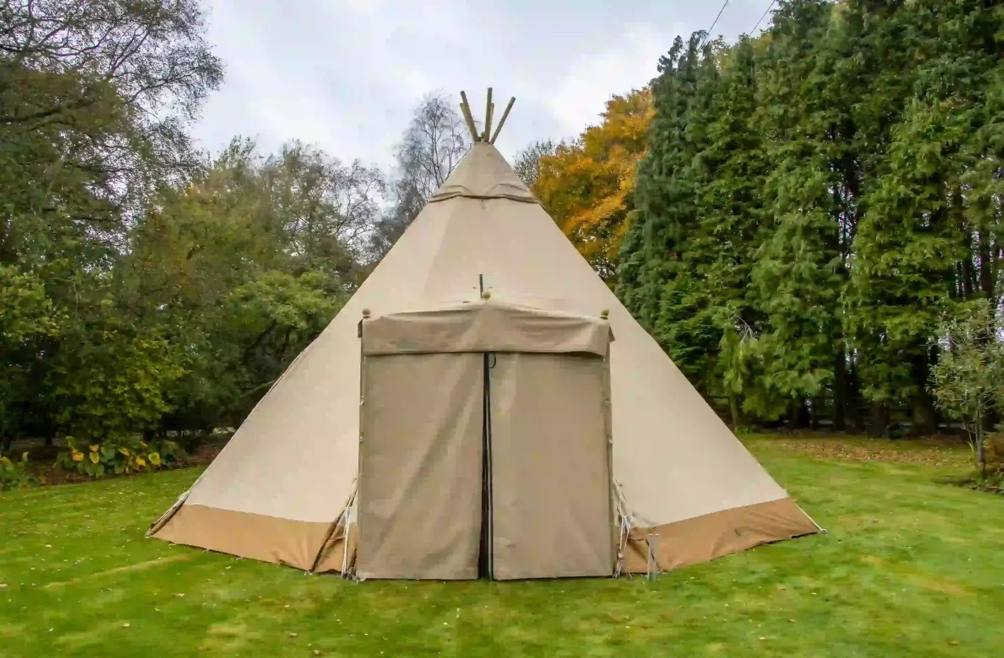 Midi-Hat-Tipi-With-an-Entrance-Porch-1-2048x1342