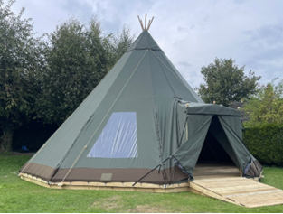 A tent in a grassy area

AI-generated content may be incorrect., Picture