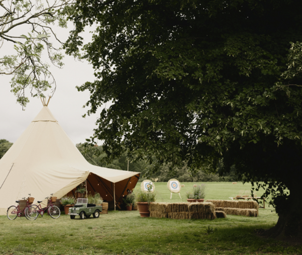 Transforming Outdoor Sports Spaces: The Benefits of Tipis for Luxury Resorts